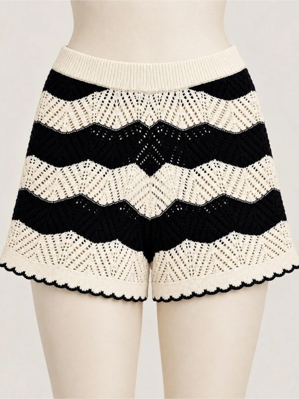 Vero Moda NWT Black & Cream Crochet Knit Shorts XS